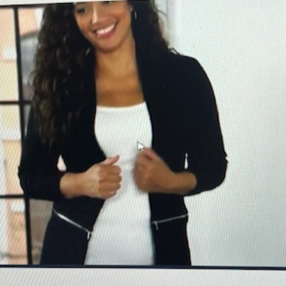 New, G.I.L.I.  long sleeved,Cardigan/crop sweater/ zipper detail, black, sz M - Picture 1 of 9
